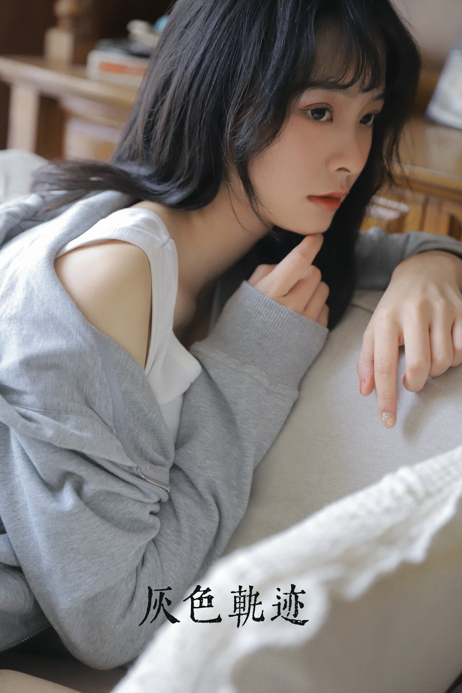 [YITUYU]艺图语 2022.08.01 灰色轨迹 -春夏_ [22P-220MB]-优选资源网