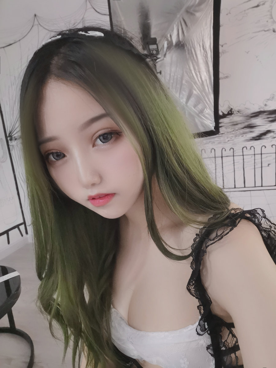 eloise软软 – 日常自拍 [174P4V-409MB]-优选资源网