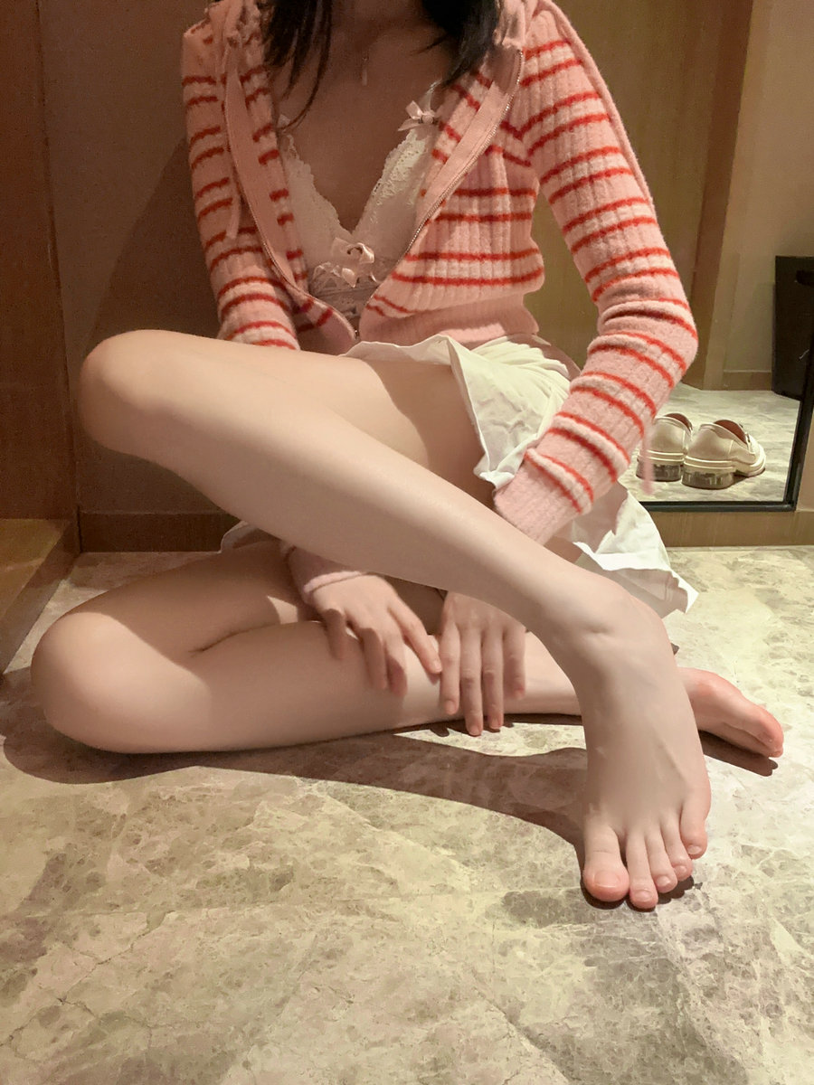 桜桃喵 – 条纹毛衣 [22P-98M]-优选资源网