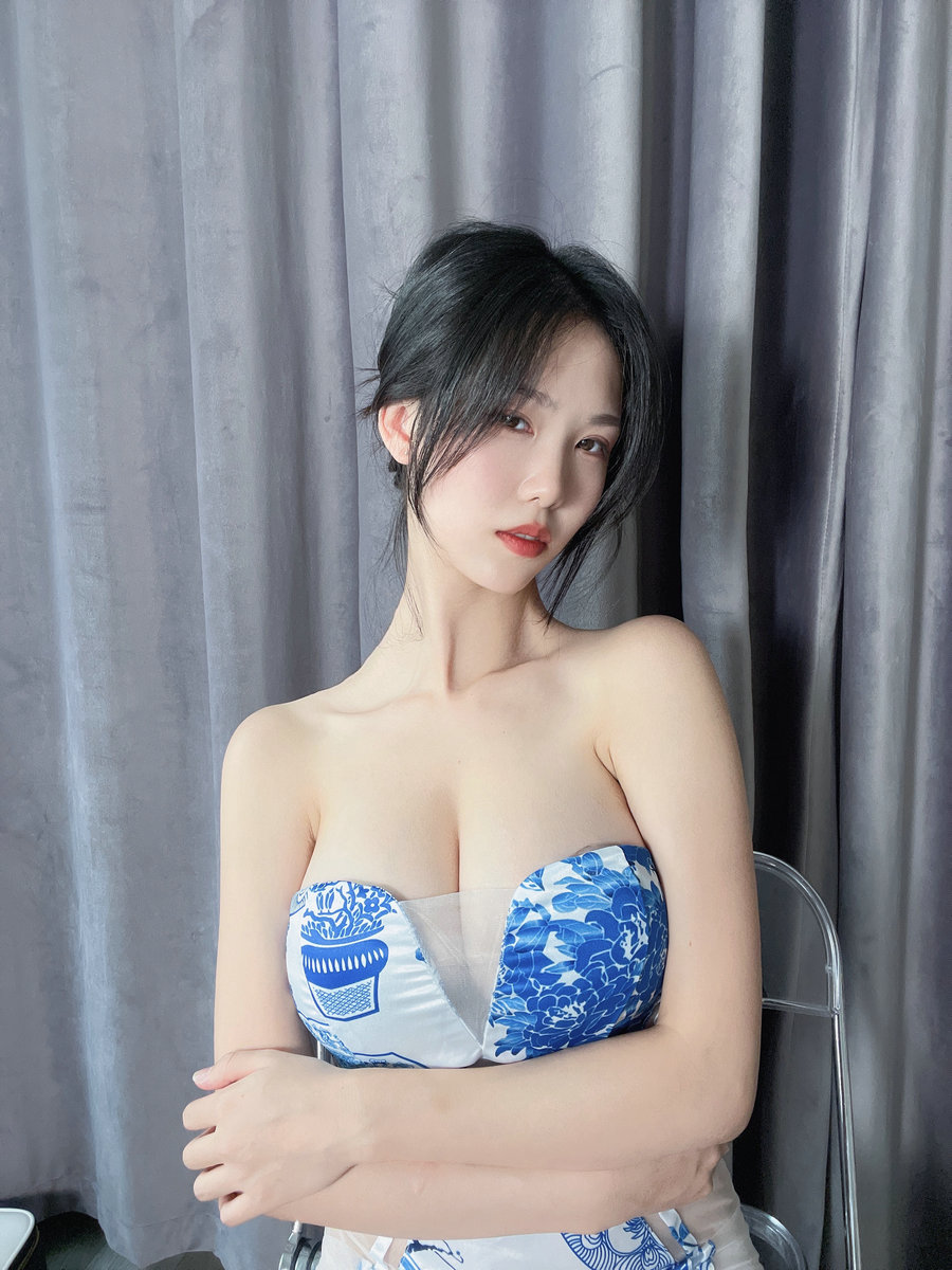 抖娘-利世图集 – 青花瓷旗袍 [16P-52MB]-优选资源网