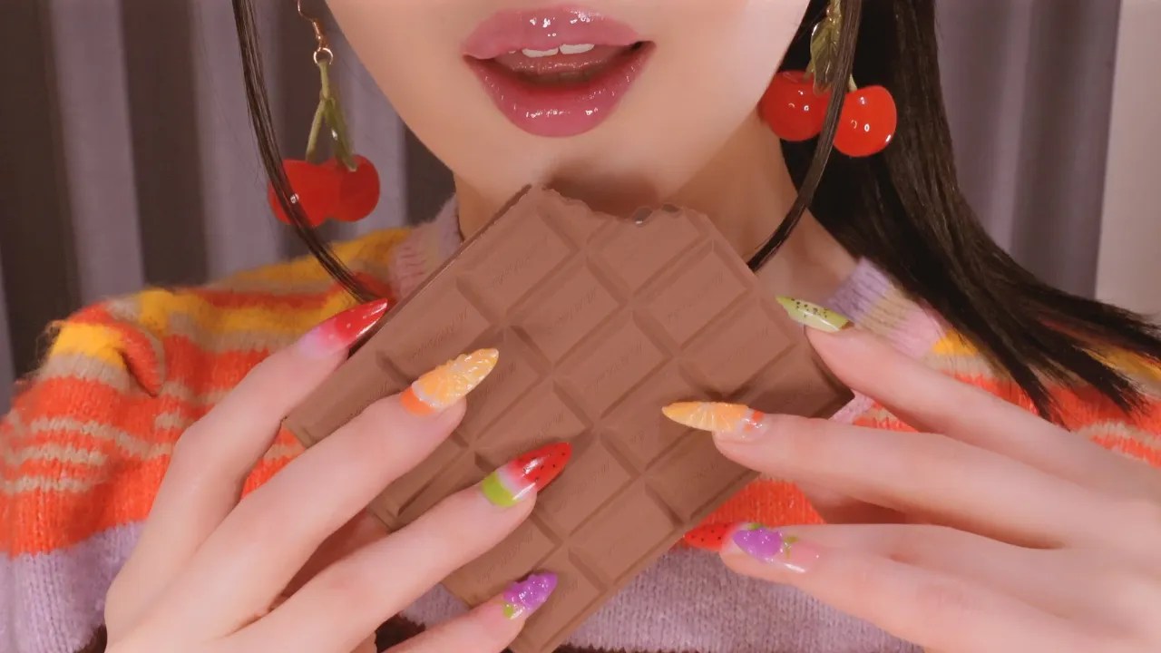 [Cham] 吃假食物发出的咀嚼音（巧克力、草莓、饼干）-ASMR Cham ちゃむ-优选资源网