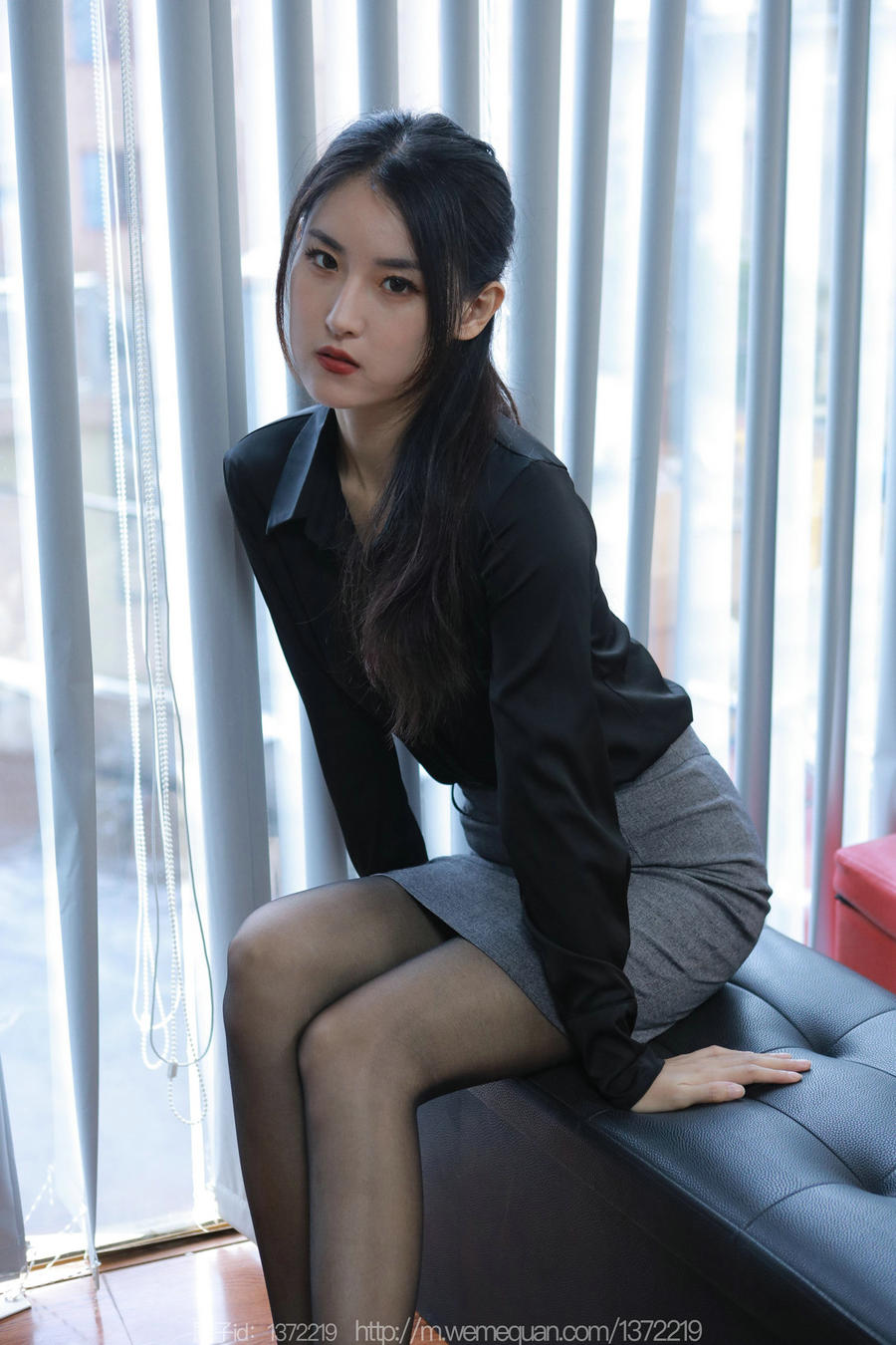 IESS异思趣向 – 模特：小宝《灰裙OL》[85P-108MB]-优选资源网
