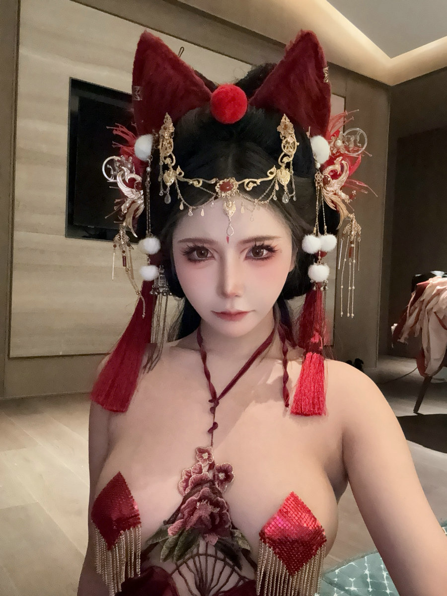 二次元妹子抱走莫子aa – 红色小尾巴 [120P25V-2.60GB]-优选资源网