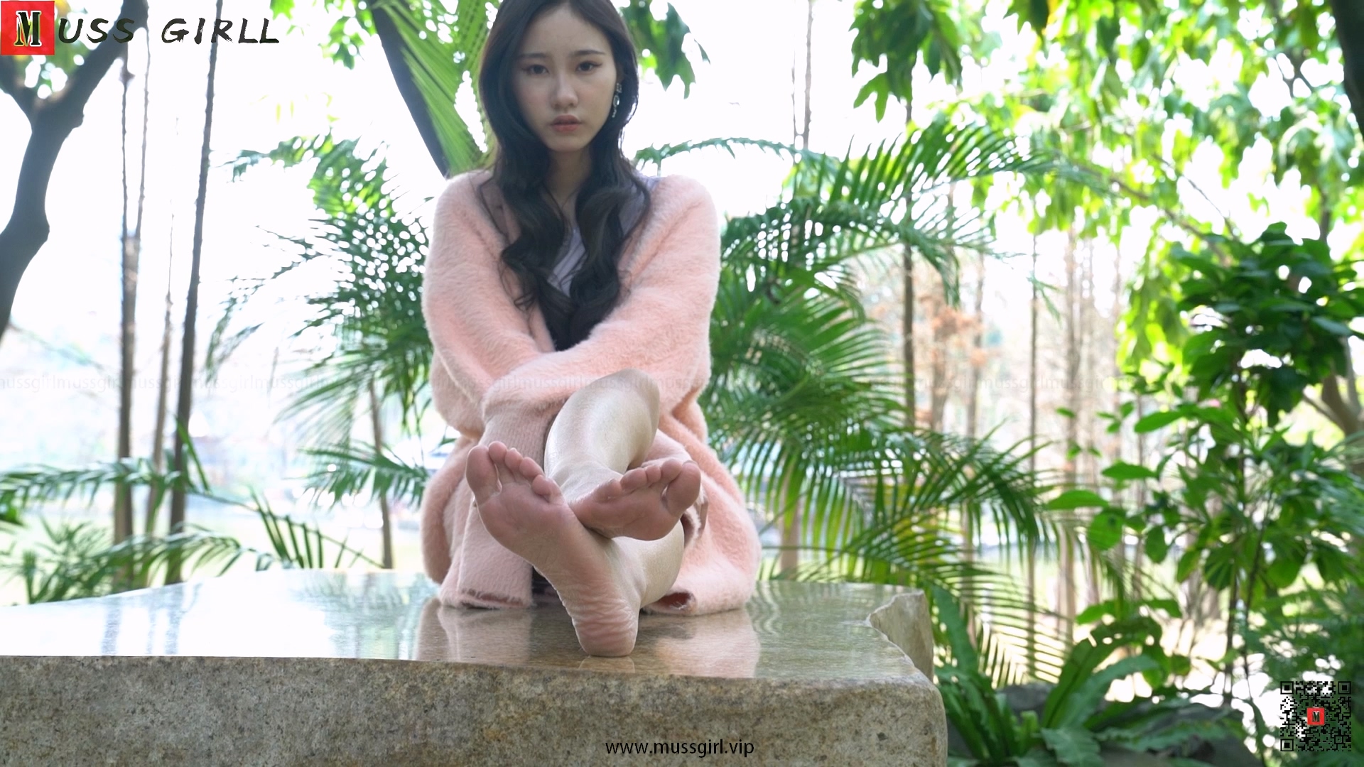 [MussGirl]慕丝女郎视频 No.027 人气网红主播月亮姐姐有幸约得户外拍摄 [MP4-3…-优选资源网