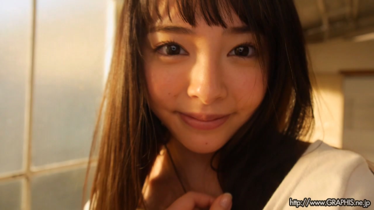[Graphis] Yuna Ogura 小倉由菜 『 first gravure 』 MOVIE 03 [293MB]-优选资源网