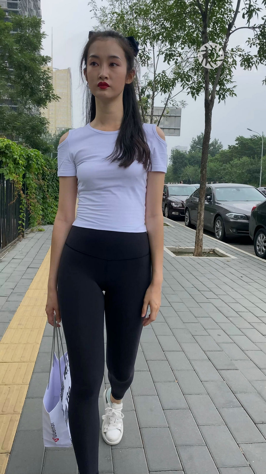 精选街拍视频 No.6825 一只麋鹿摄影作品 – 黑色瑜伽裤美女 [MP4-7.76GB]-优选资源网