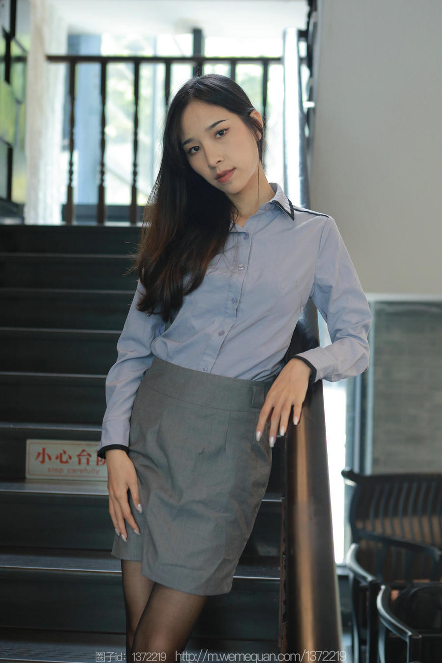 IESS异思趣向 – 模特：美子《楼梯上的春光》[86P-85MB]-优选资源网